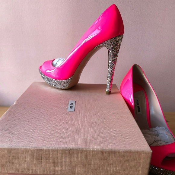 MIU MIU BY PRADA Fuchsia Patent Leather Heels - Picture 9 of 12